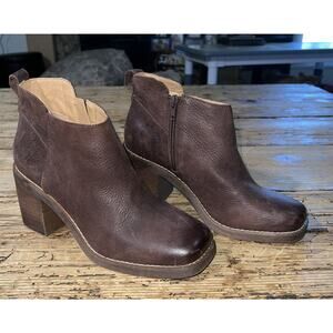 Crown Vintage Women’s Size 7 1/2 Brown Heeled Booties NEW